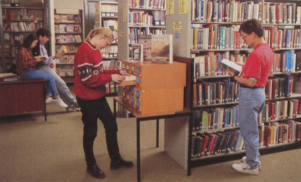 Students in the library at International House in the 1990s.