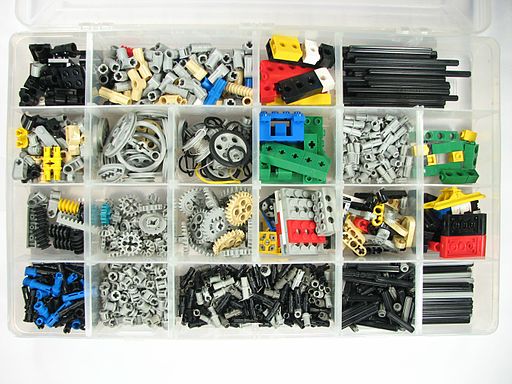 By Windell Oskay from Sunnyvale, CA, USA (Technic Bits) [CC BY 2.0 (http://creativecommons.org/licenses/by/2.0)], via Wikimedia Commons